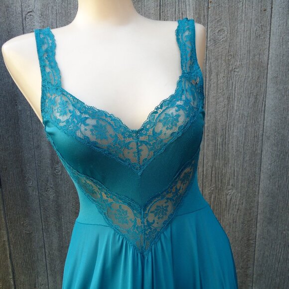 NOS Vintage Teal Olga Bodysilk Nylon Full Slip Gown sz P Oldstock 160” S…